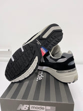 Load image into Gallery viewer, New Balance 992 Black Suede Sz 10.5
