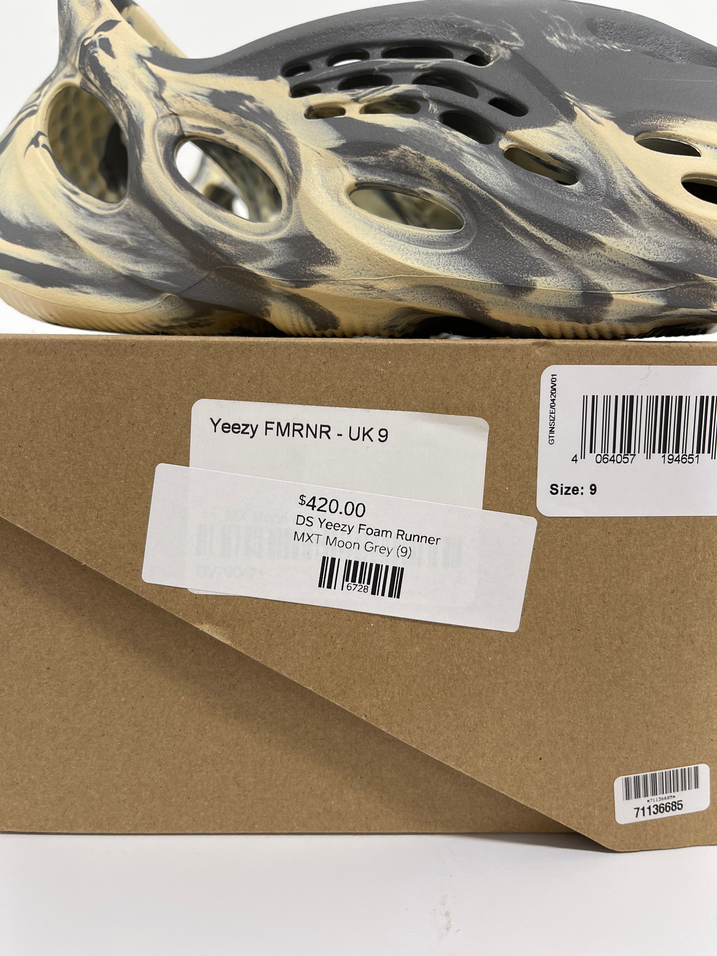 Yeezy Foam Runner MXT Moon Gray Sz 9