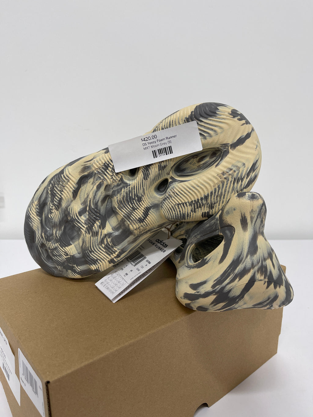 Yeezy Foam Runner MXT Moon Gray Sz 9