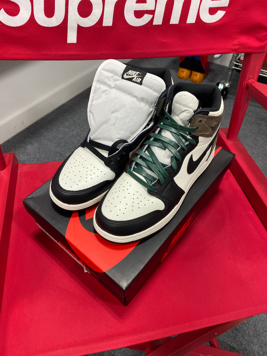 Jordan 1 Retro High Dark Mocha (GS) Sz 7Y