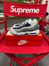 Load image into Gallery viewer, Nike Air Max 95 Sz W7.5
