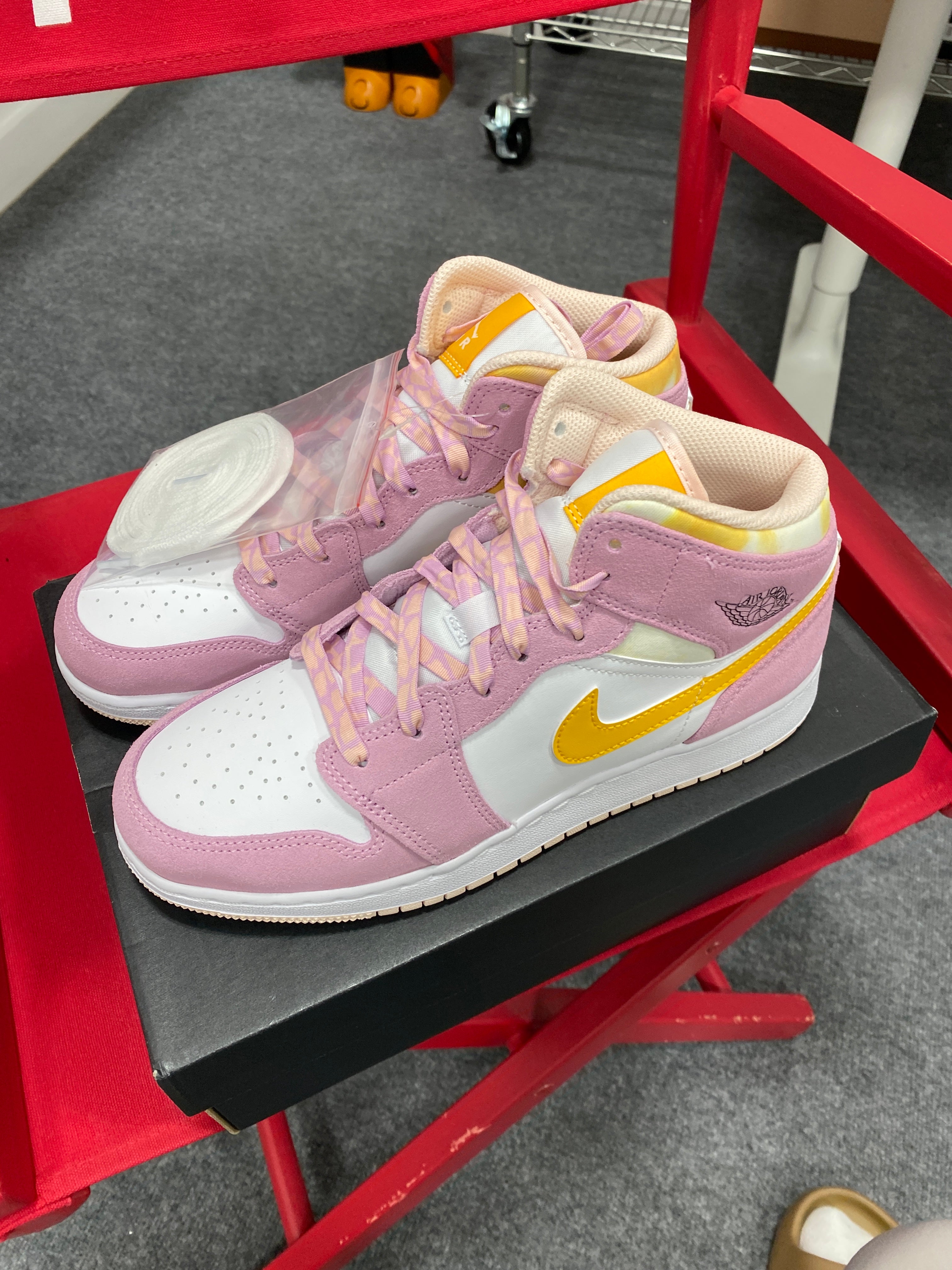 Jordan 1 Mid SE Arctic Pink (GS) Sz 7Y