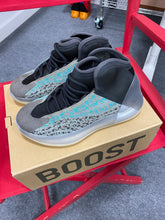 Load image into Gallery viewer, adidas Yeezy QNTM Teal Blue Sz 5.5
