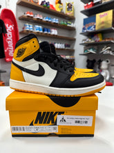 Load image into Gallery viewer, Air Jordan 1 High Taxi Sz 8.5
