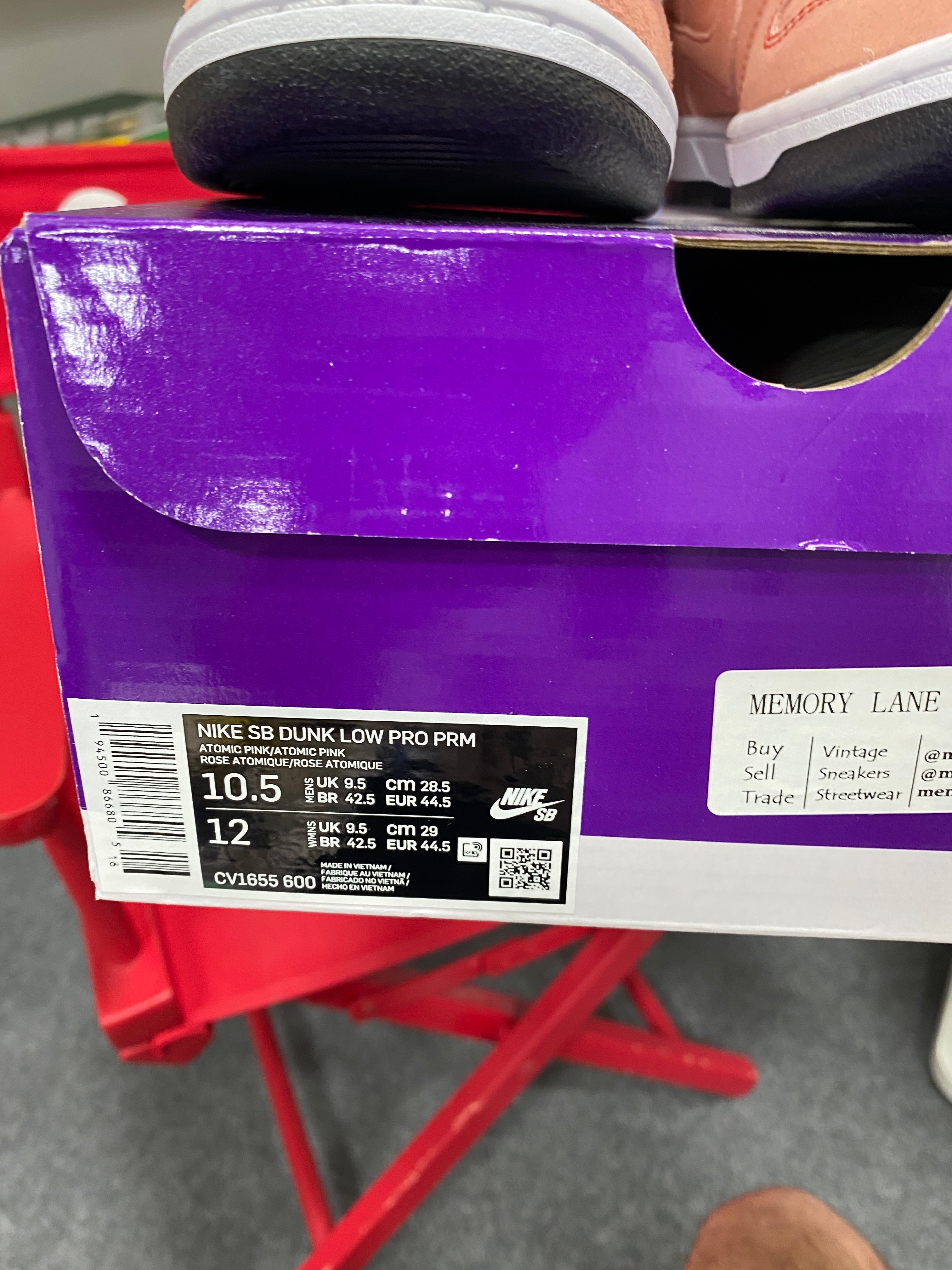 Nike SB Dunk Low Pink Pig Sz 10.5