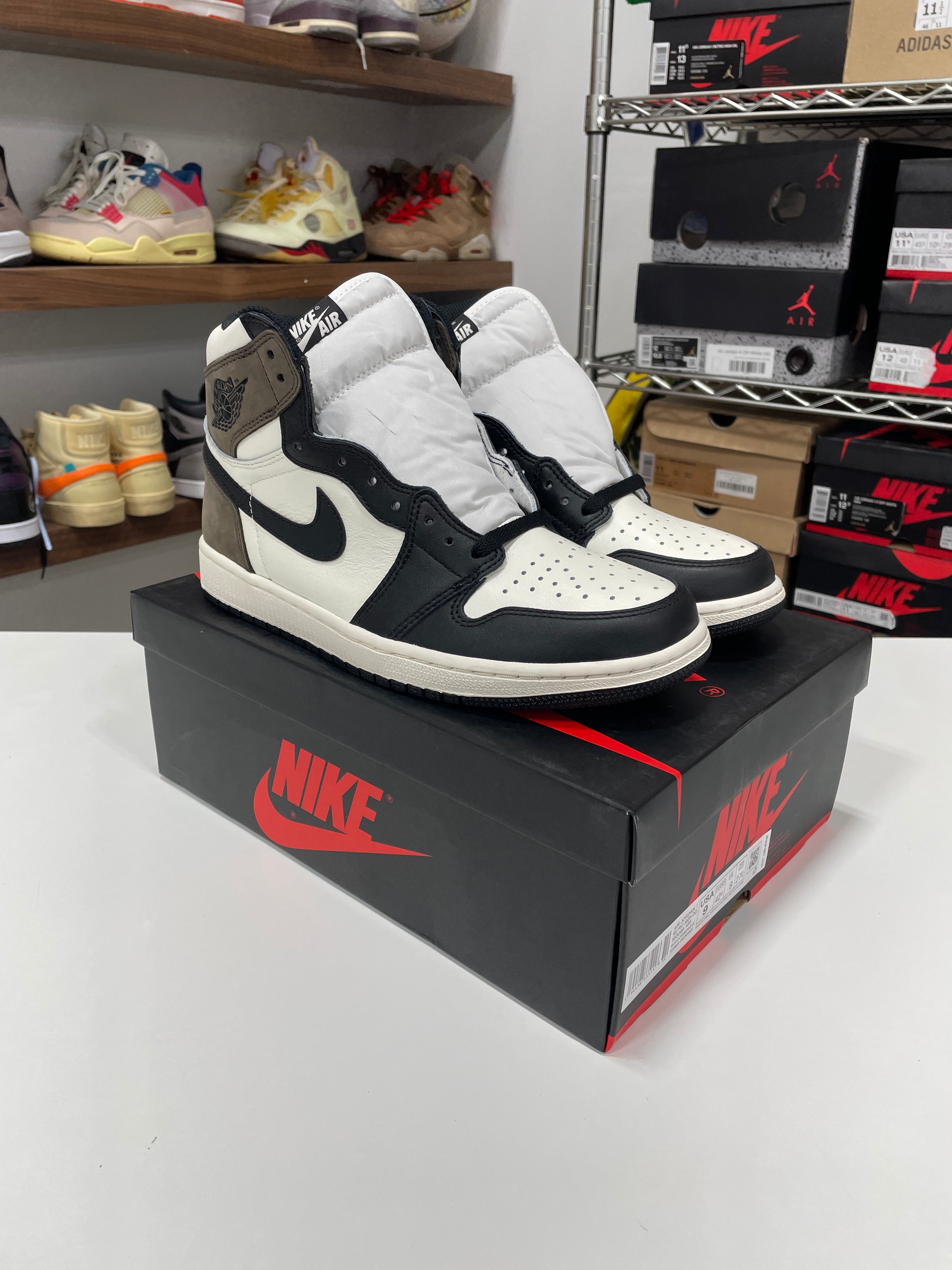 Jordan 1 Dark Mocha Size 9