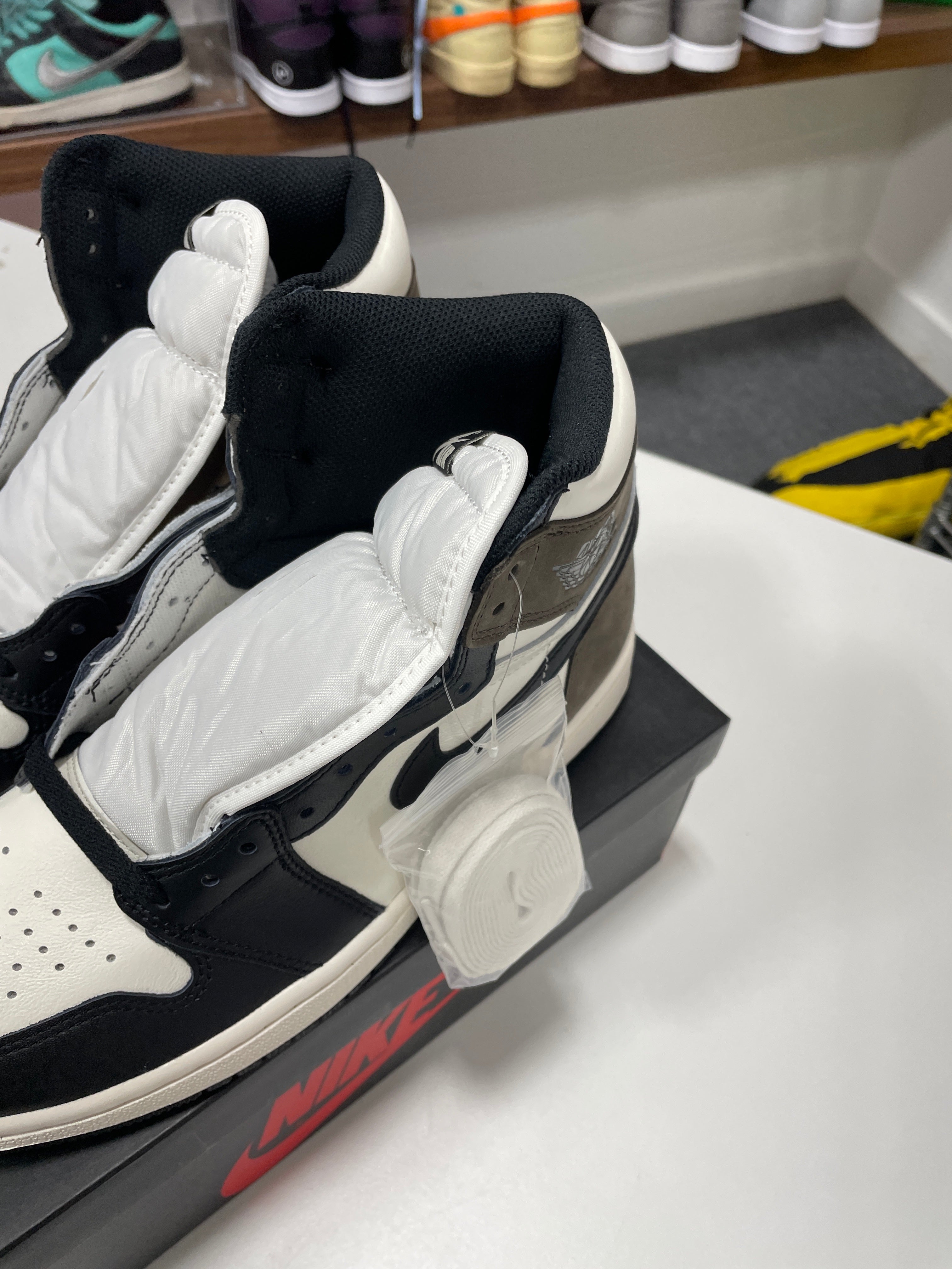 Jordan 1 Dark Mocha Size 9
