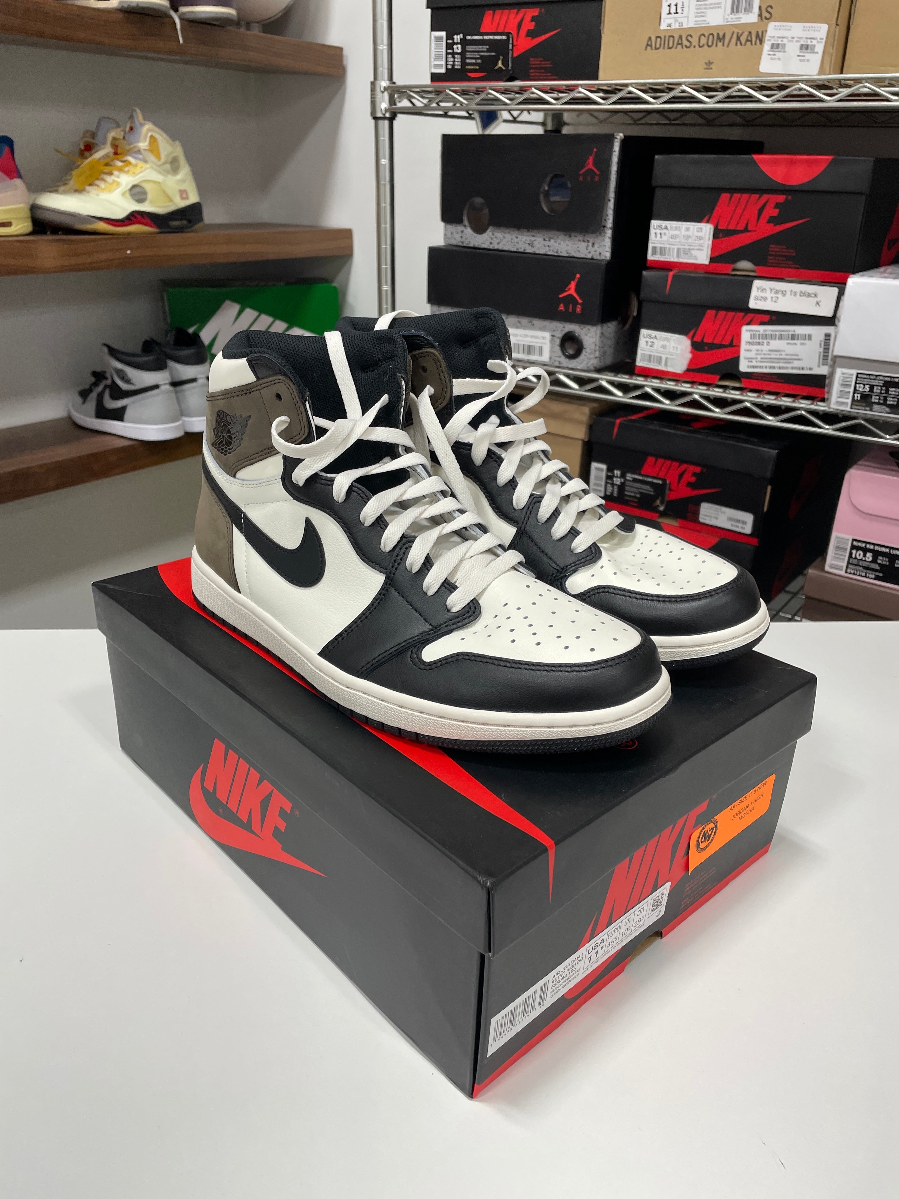 Jordan 1 Dark Mocha Size 11.5