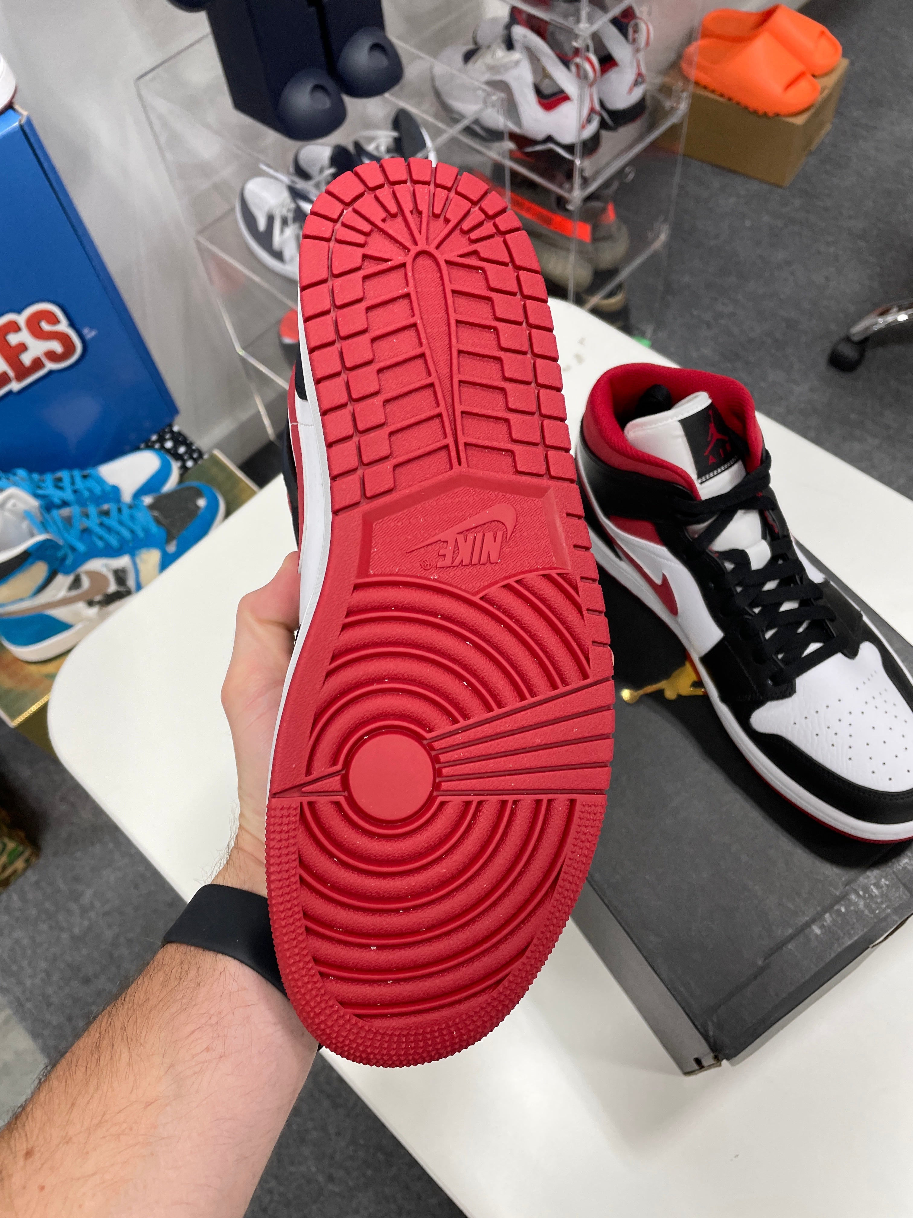 Jordan 1 Mid Gym Red Black White Sz 9.5