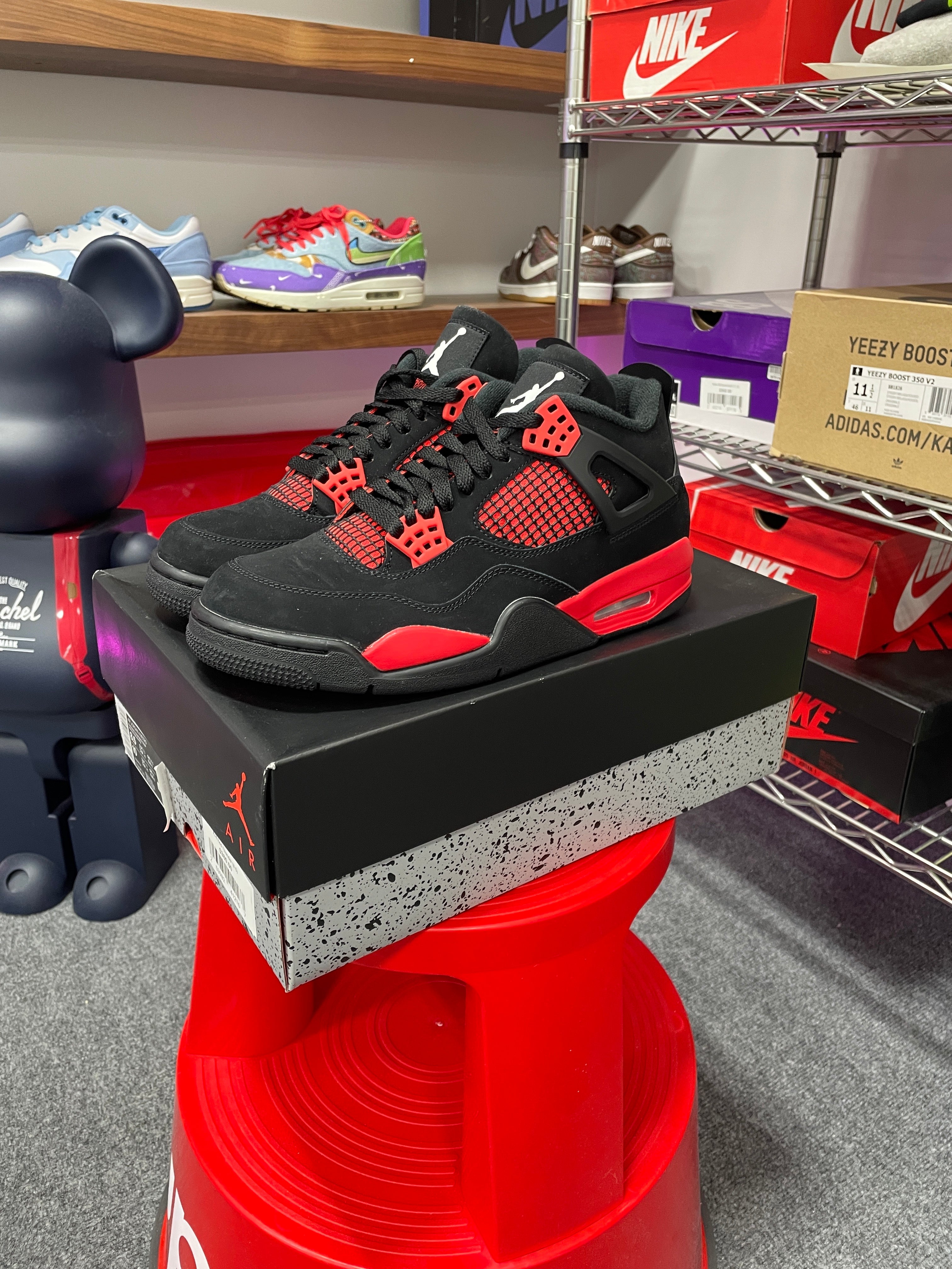 Jordan 4 Retro Red Thunder Sz 8.5