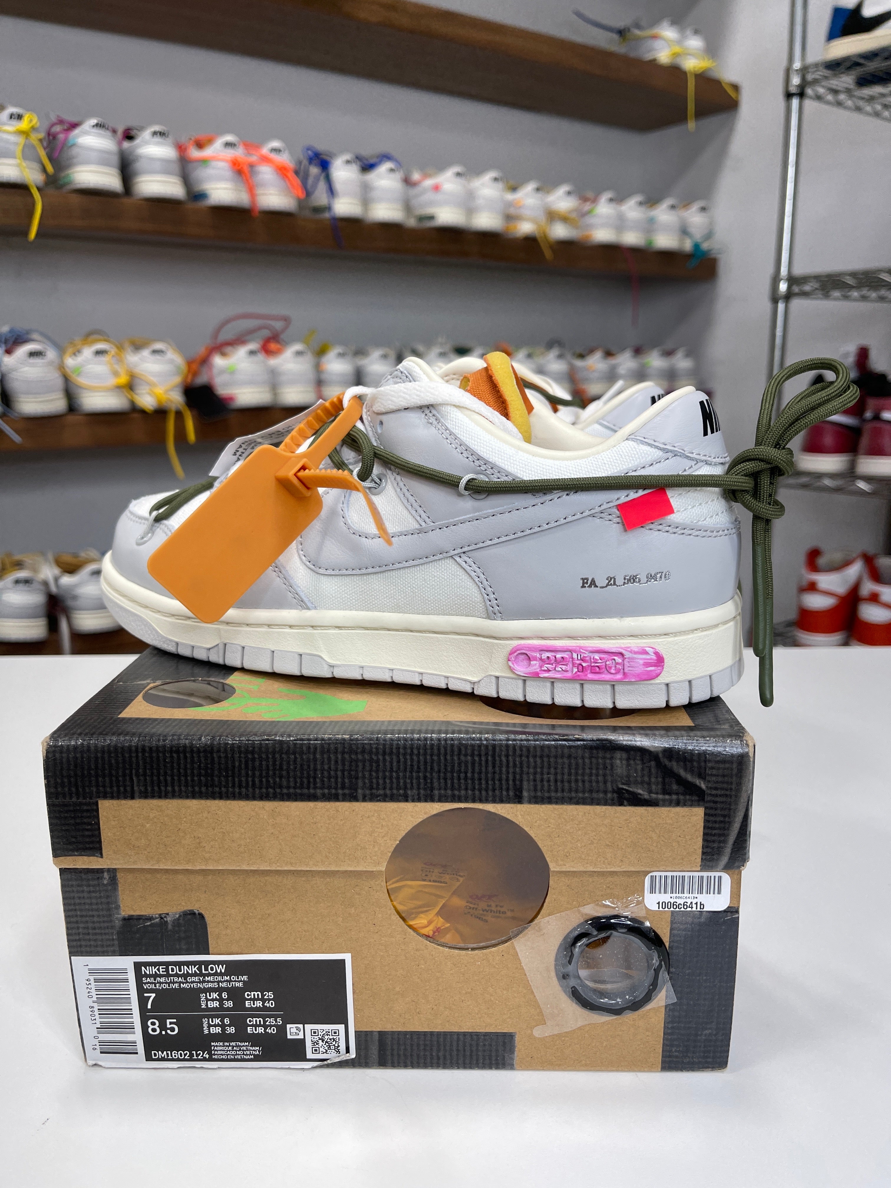 Nike Dunk Low Off-White Lot 22/50 - Sz 7