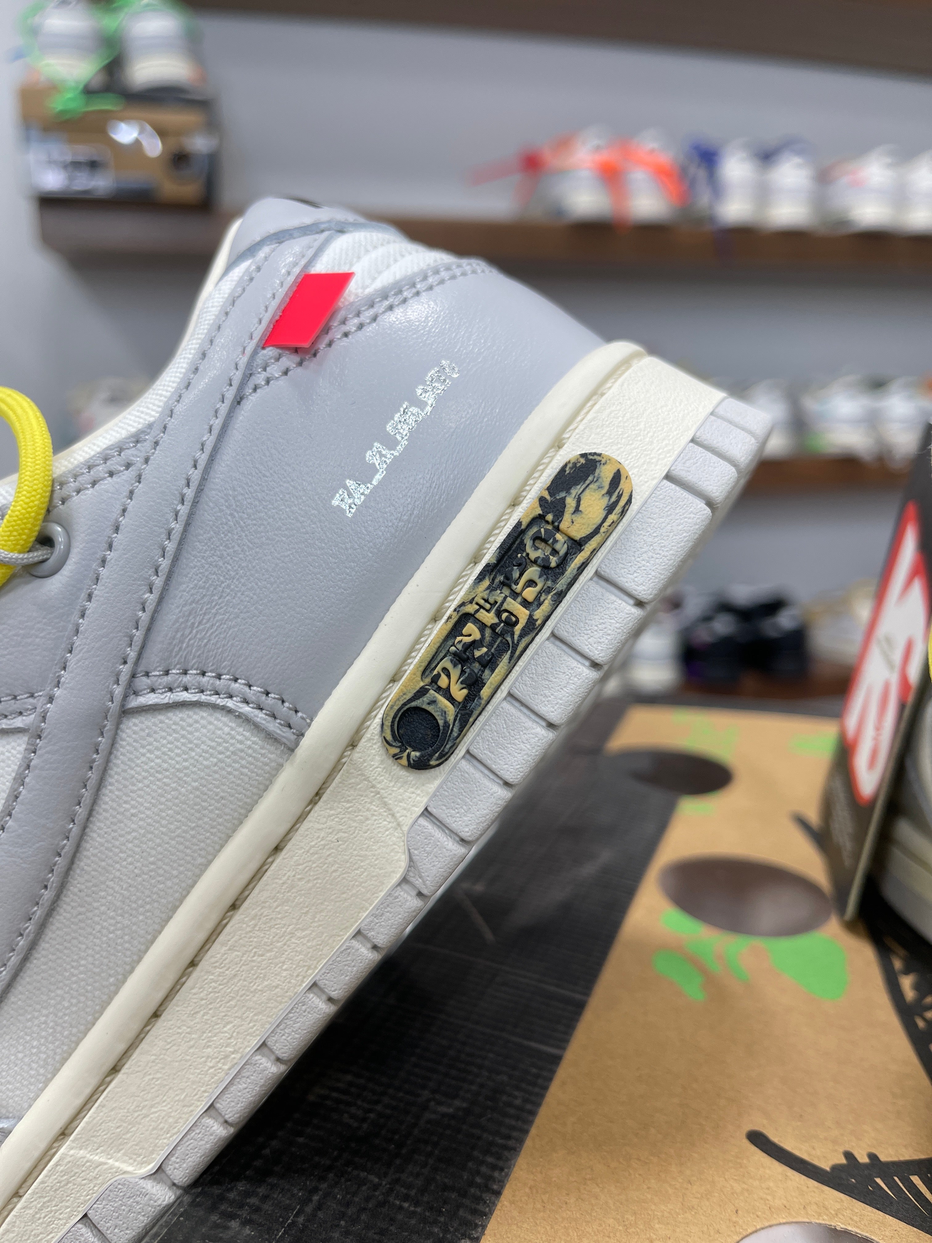 Nike Dunk Low Off-White Lot 27/50 - Sz 8