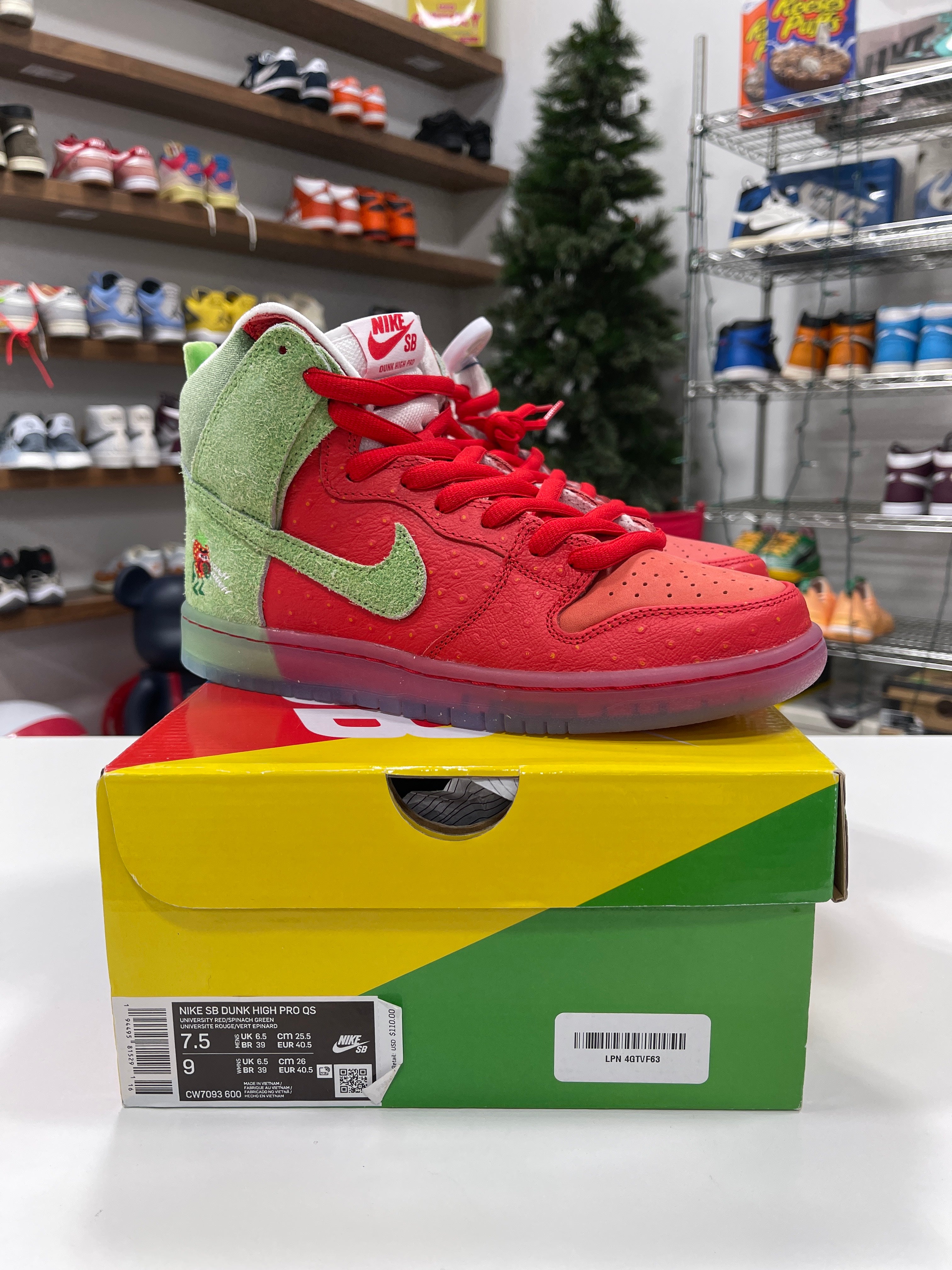 Nike SB Dunk High "Strawberry Cough" Sz 7.5