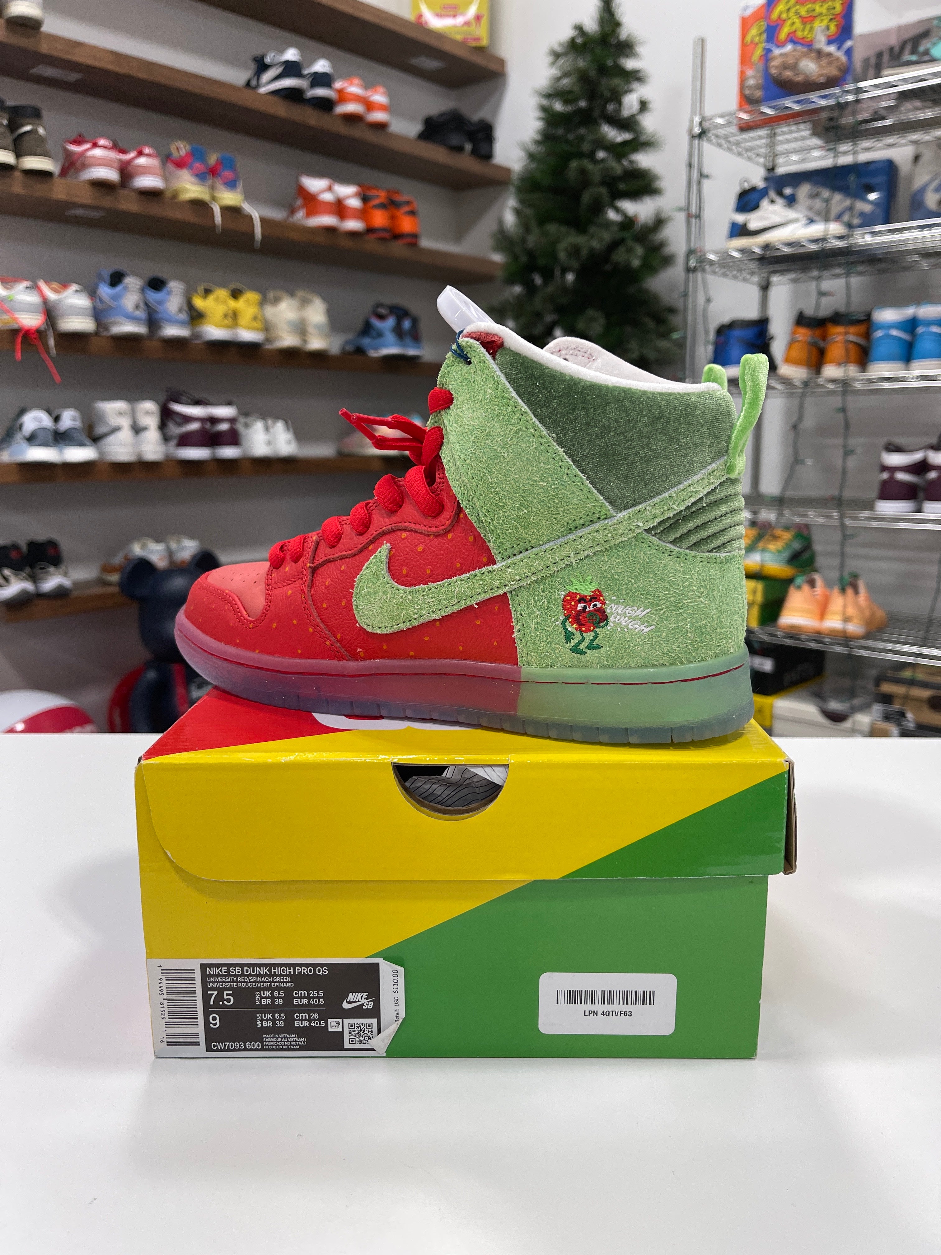 Nike SB Dunk High "Strawberry Cough" Sz 7.5