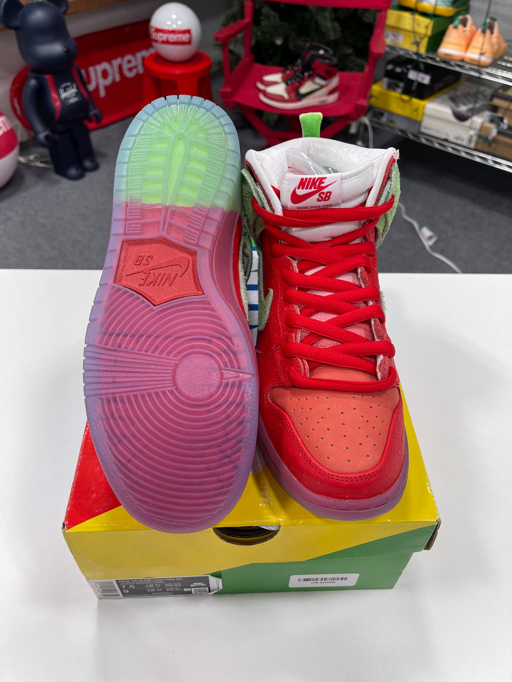 Nike SB Dunk High "Strawberry Cough" Sz 7.5