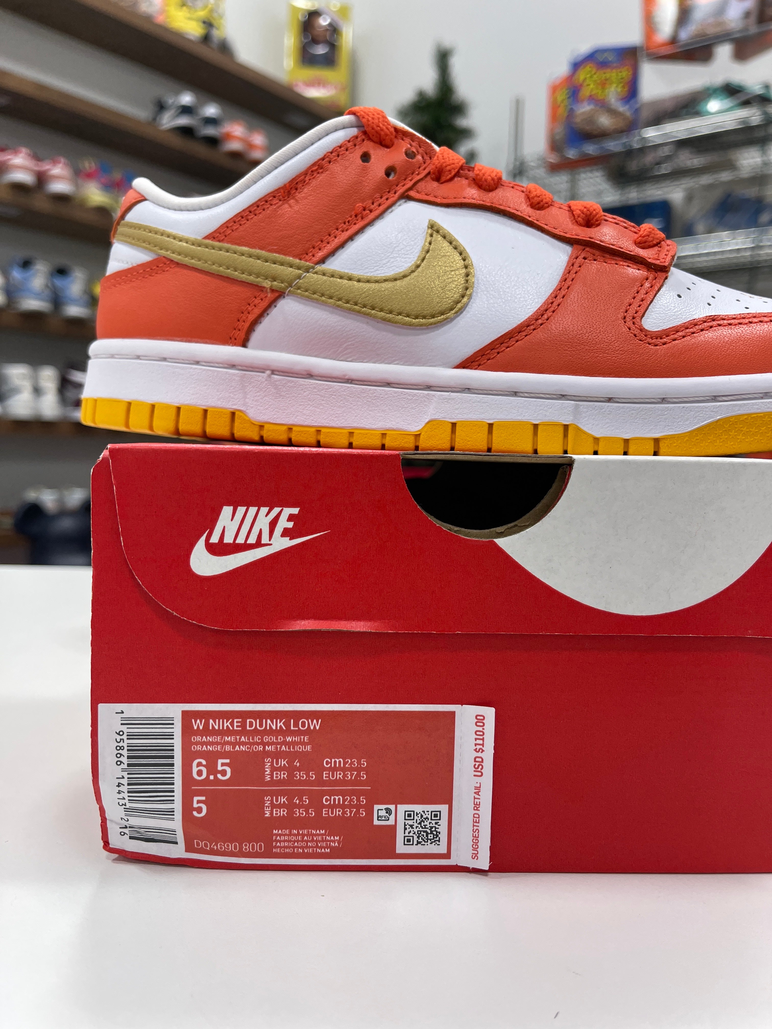 Wmns Nike Dunk Low "University Gold" Sz 6.5W
