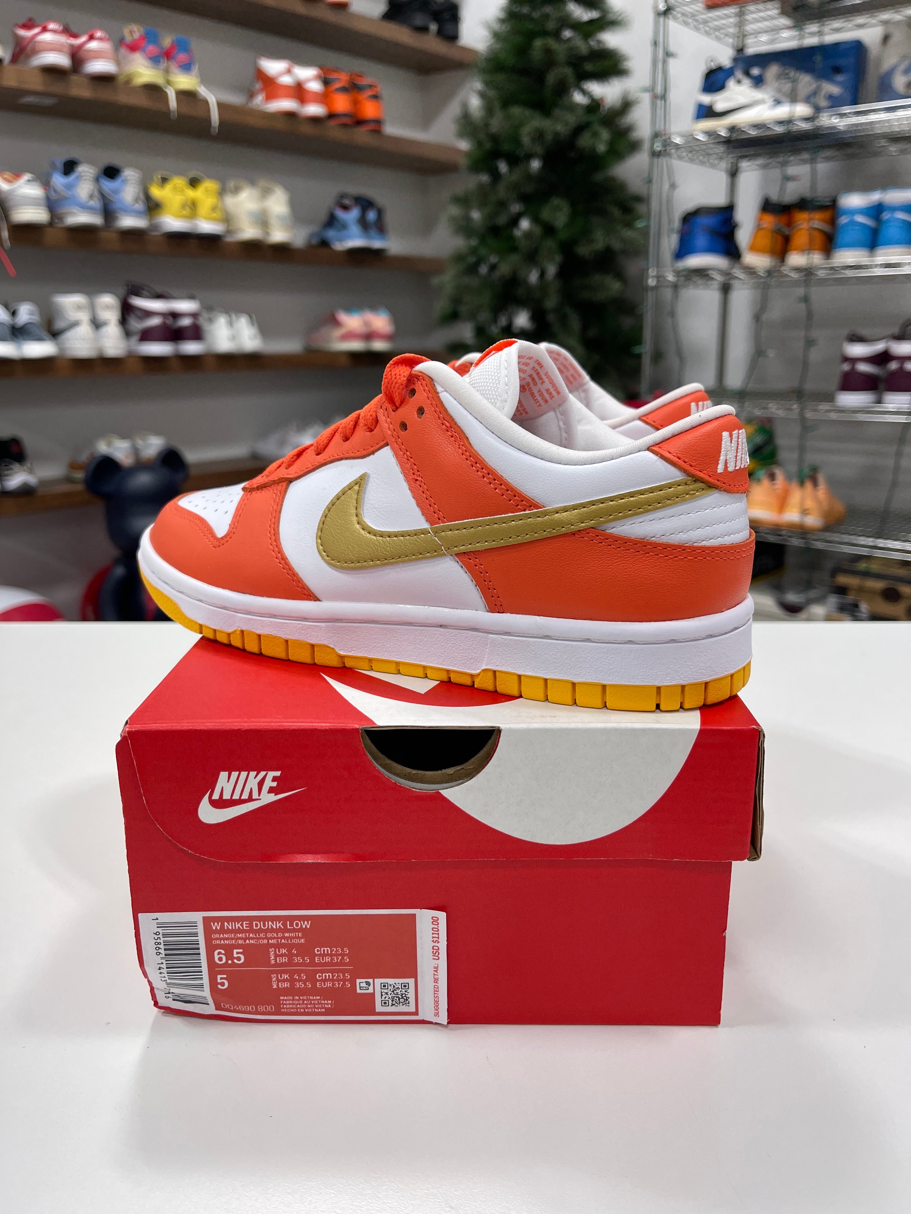Wmns Nike Dunk Low "University Gold" Sz 6.5W