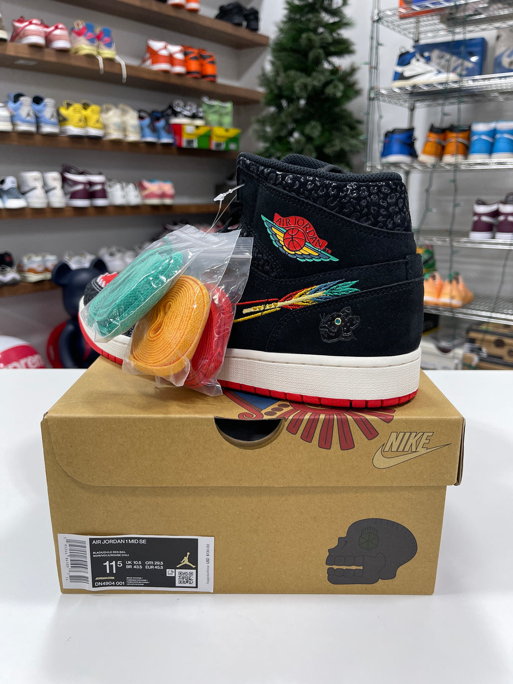 Air Jordan 1 Mid Siempre Familia Sz 11.5