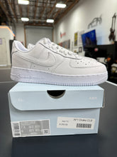 Load image into Gallery viewer, CLB Nike Air Force 1 Sz 7.5
