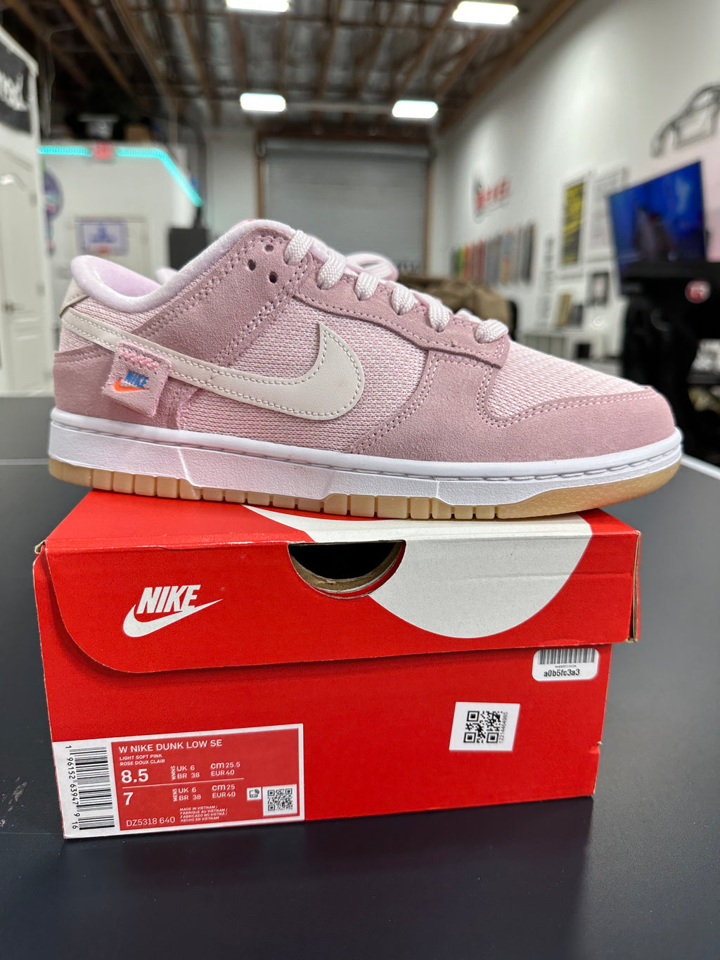 Wmns Nike Dunk Low Sz 8.5