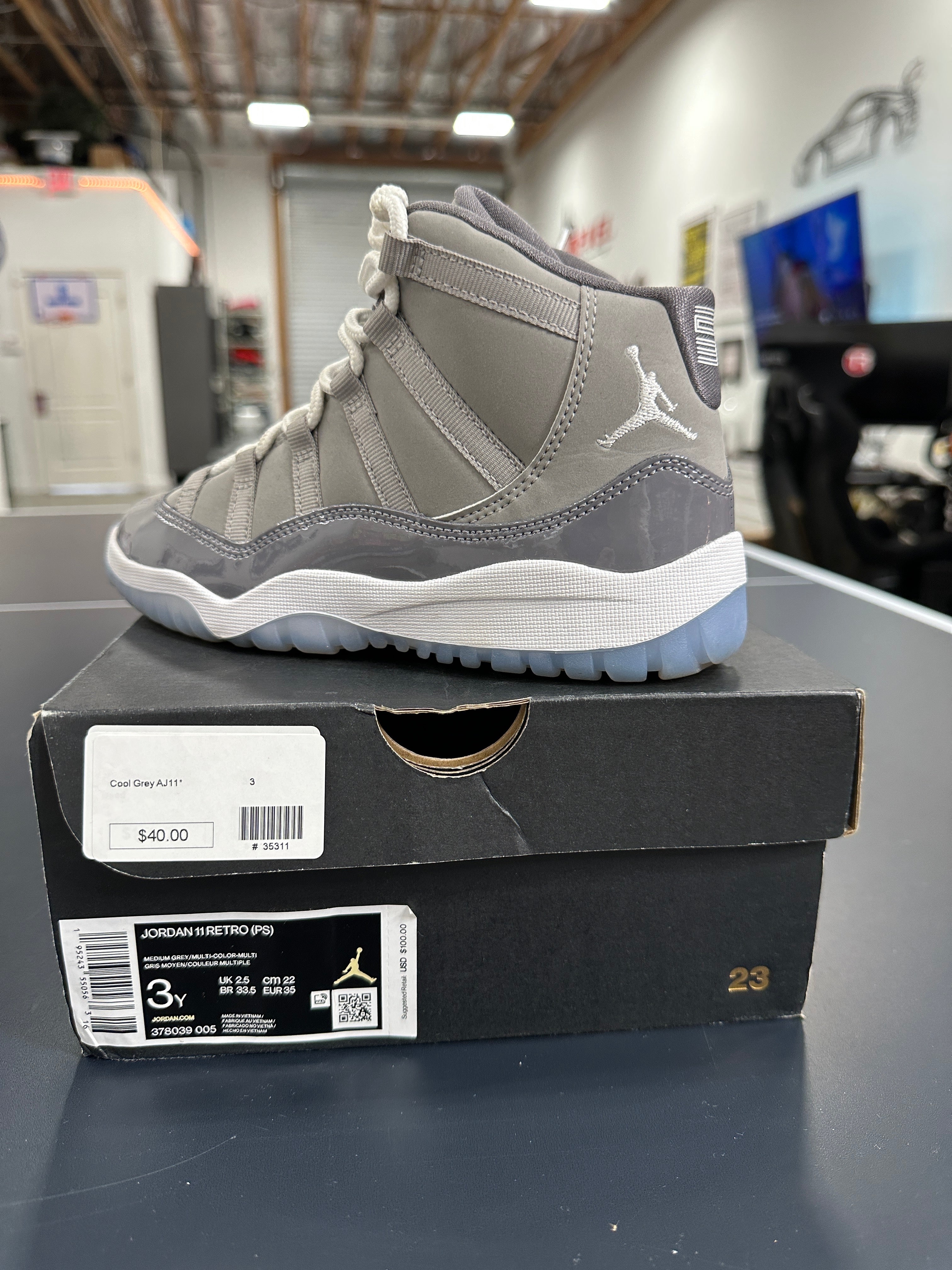 Jordan 11 Cool Grey Sz 3Y