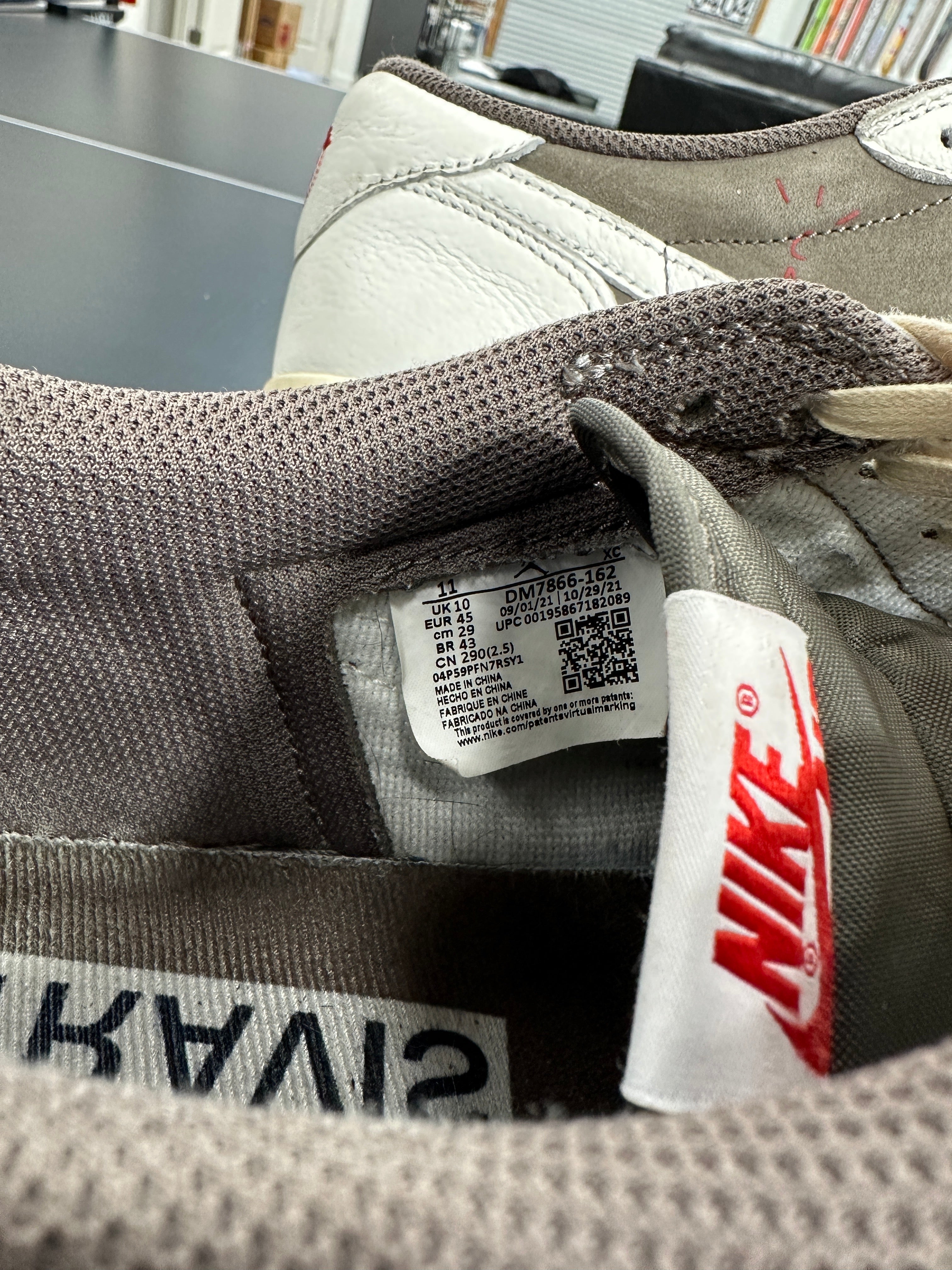 Nike x Travis Scott Jordan 1 Low Reverse Mocha Sz 11