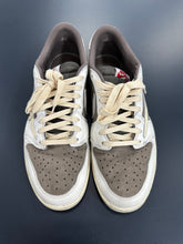 Load image into Gallery viewer, Nike x Travis Scott Jordan 1 Low Reverse Mocha Sz 11
