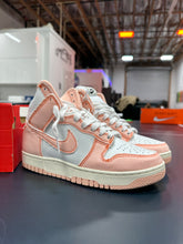 Load image into Gallery viewer, Wmns 1985 Dunk High Arctic Orange Sz 6
