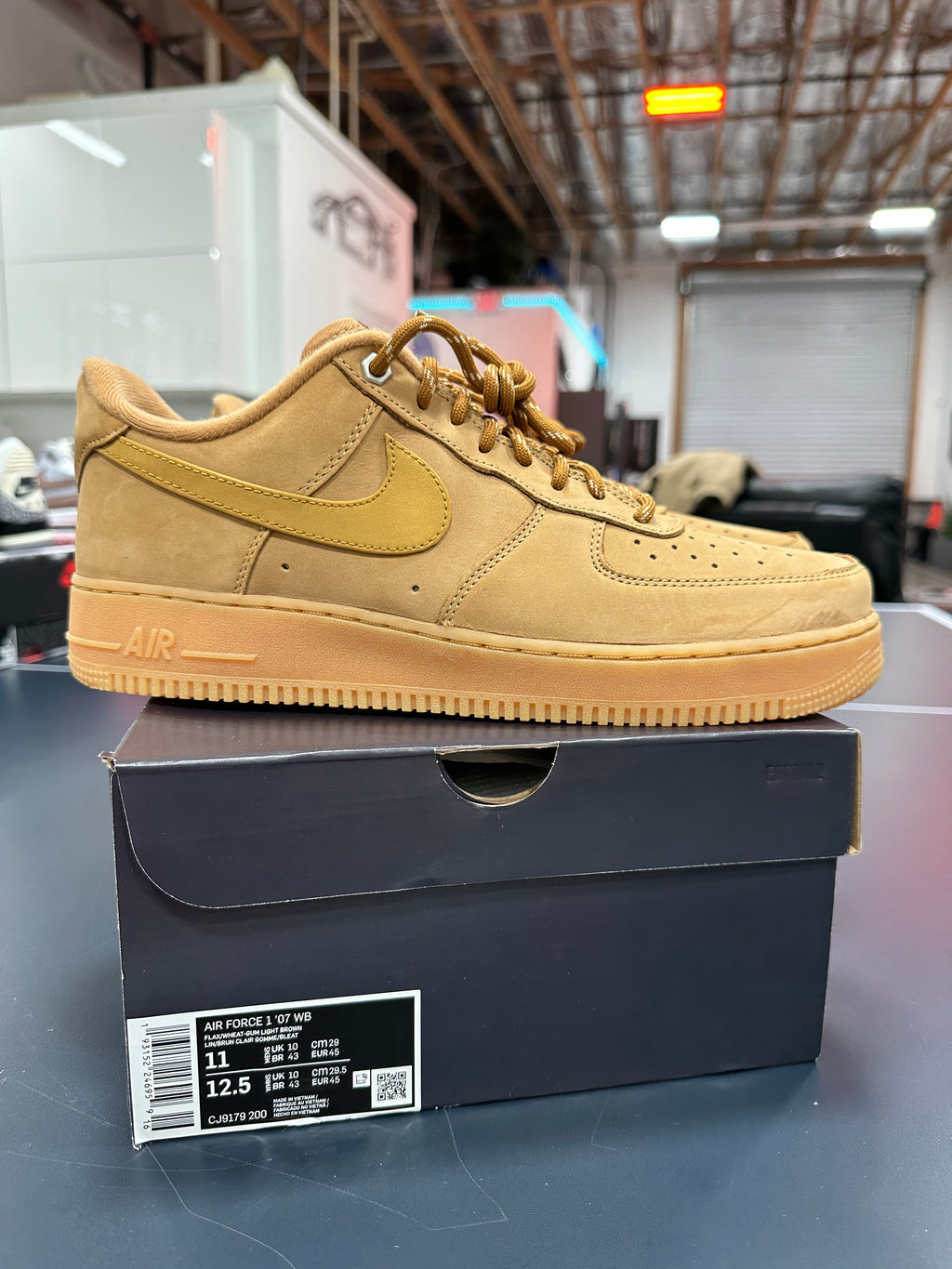Air Force 1 Low Flax Wheat Sz 11