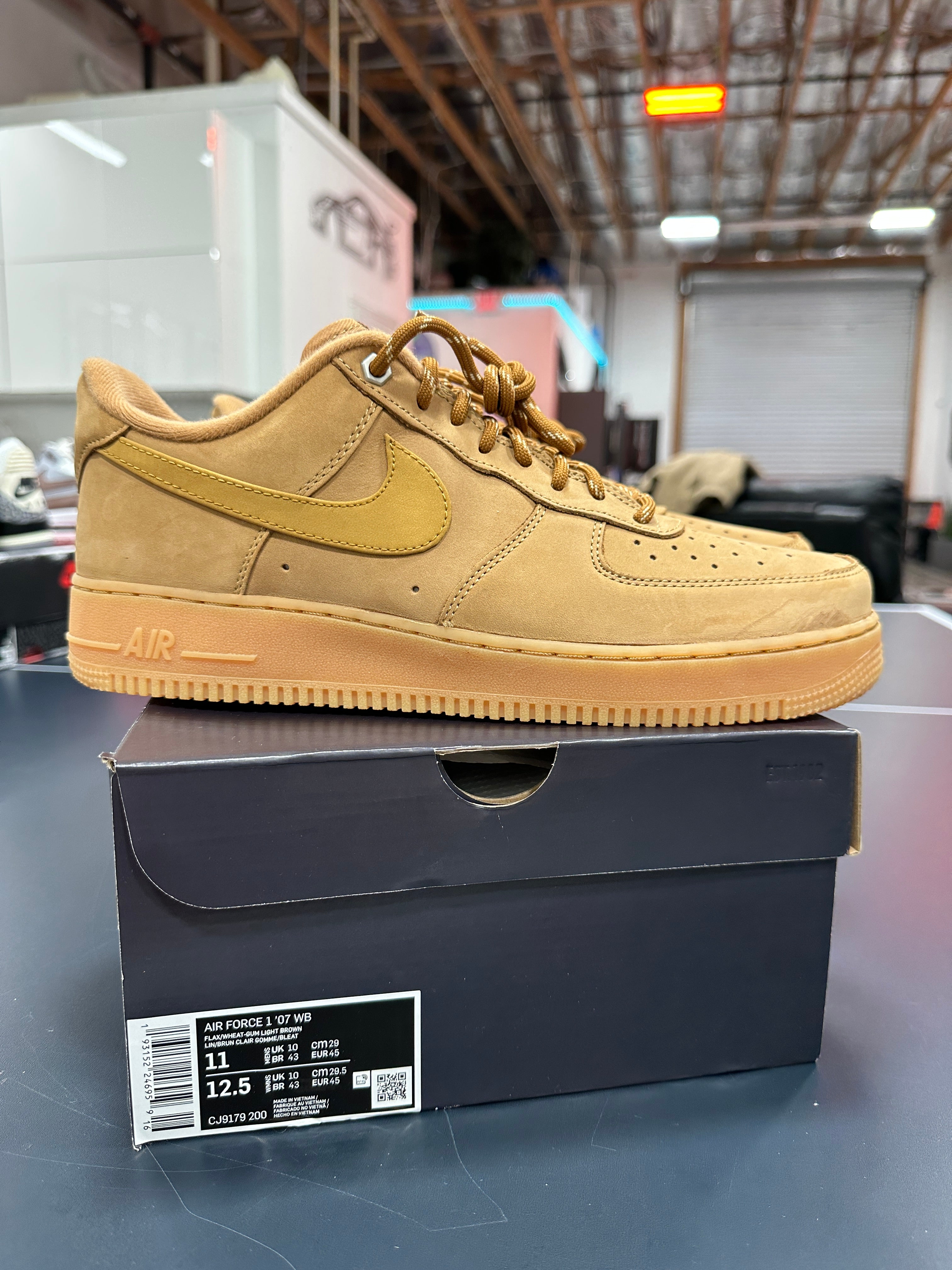 Air Force 1 Low Flax Wheat Sz 11