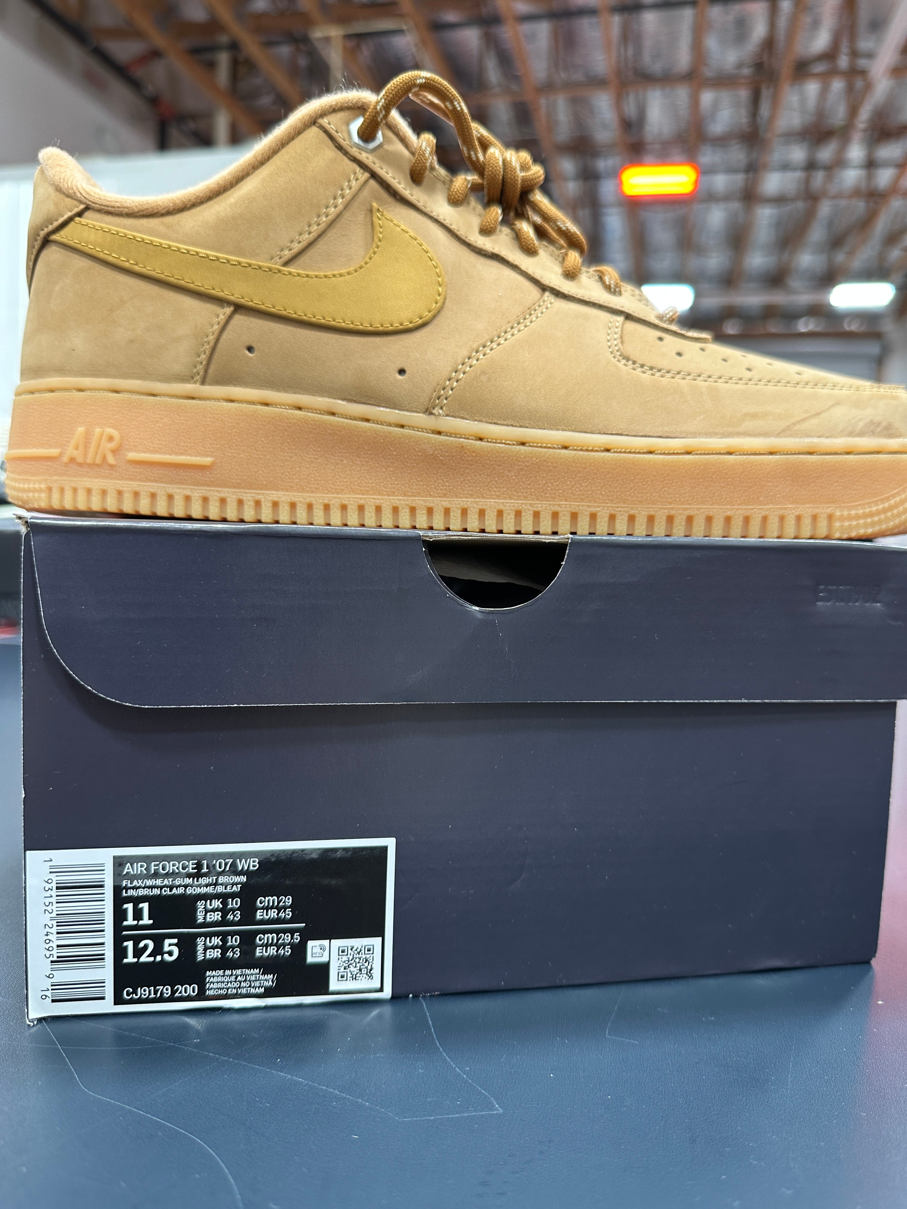 Air Force 1 Low Flax Wheat Sz 11