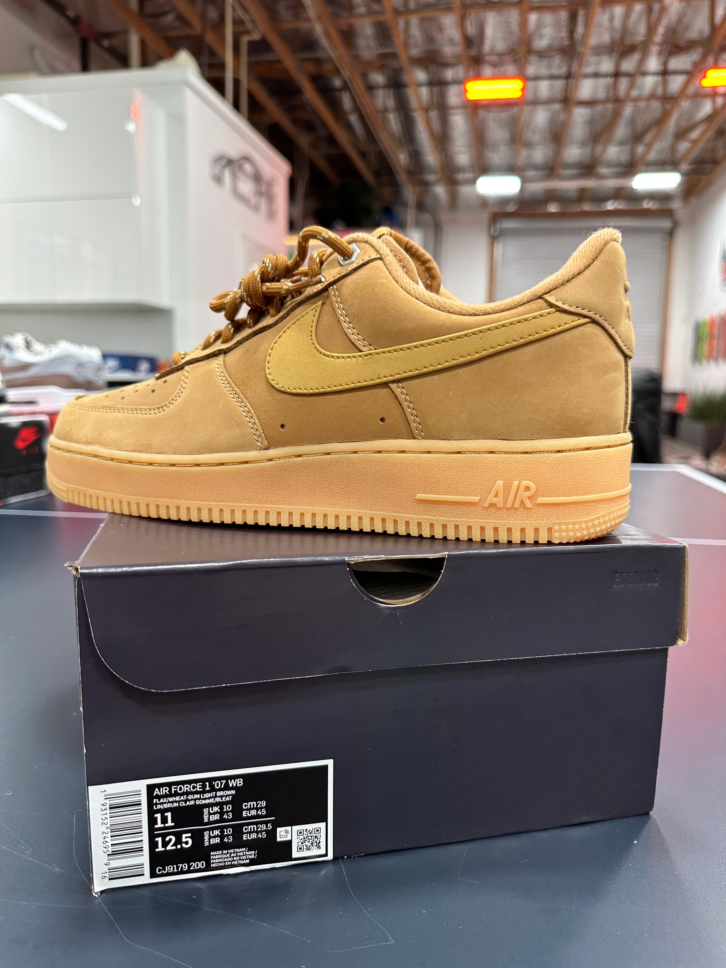 Air Force 1 Low Flax Wheat Sz 11