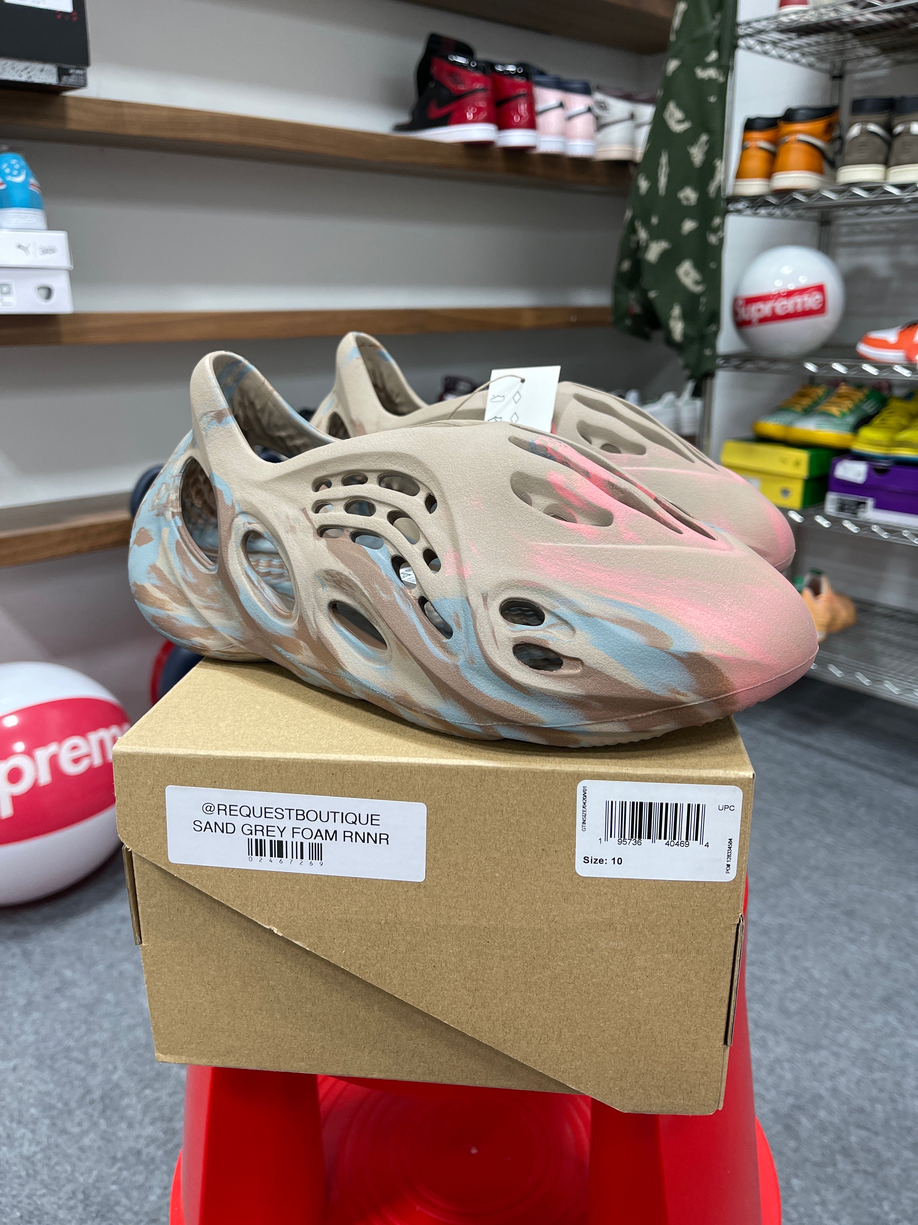 Yeezy Foam Runner Sand Grey Sz 10