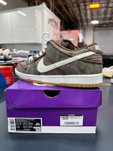 Load image into Gallery viewer, Nike SB Dunk Low Paisley Sz 11.5
