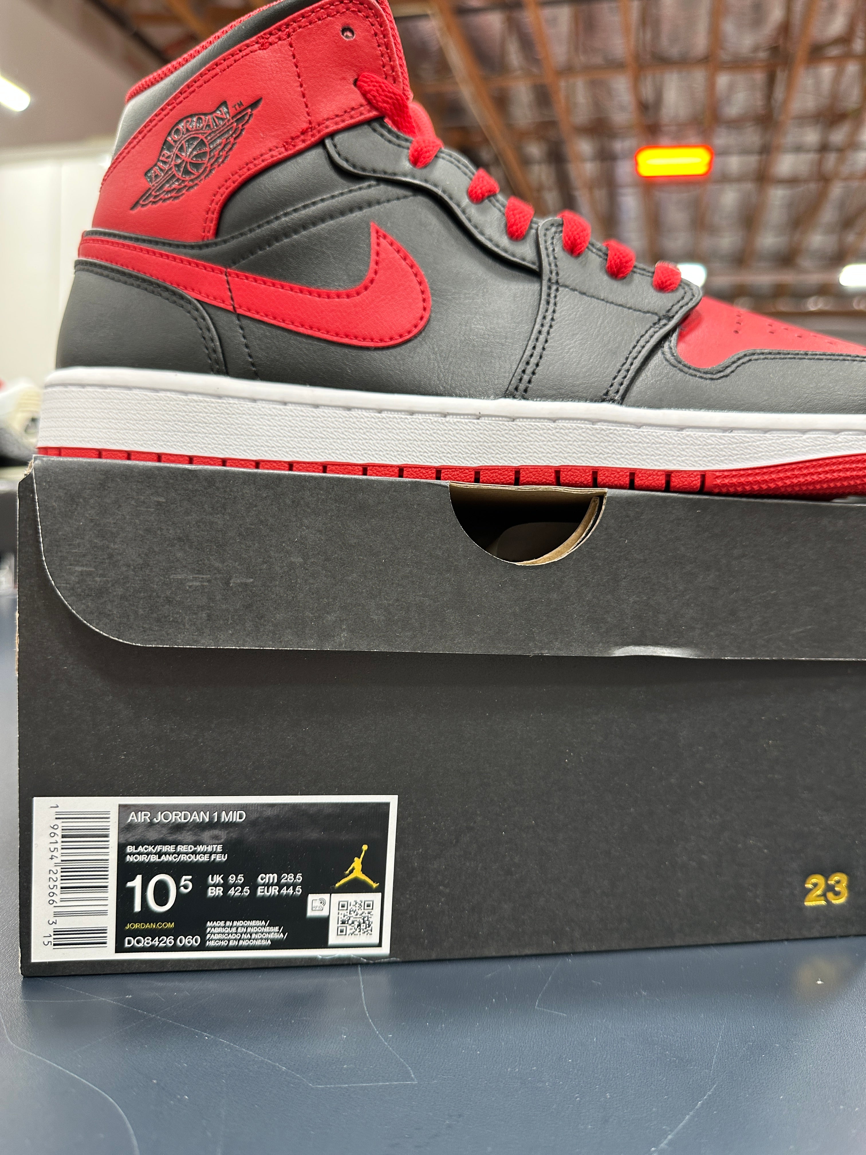 Air Jordan 1 Mid Bred Sz 10.5