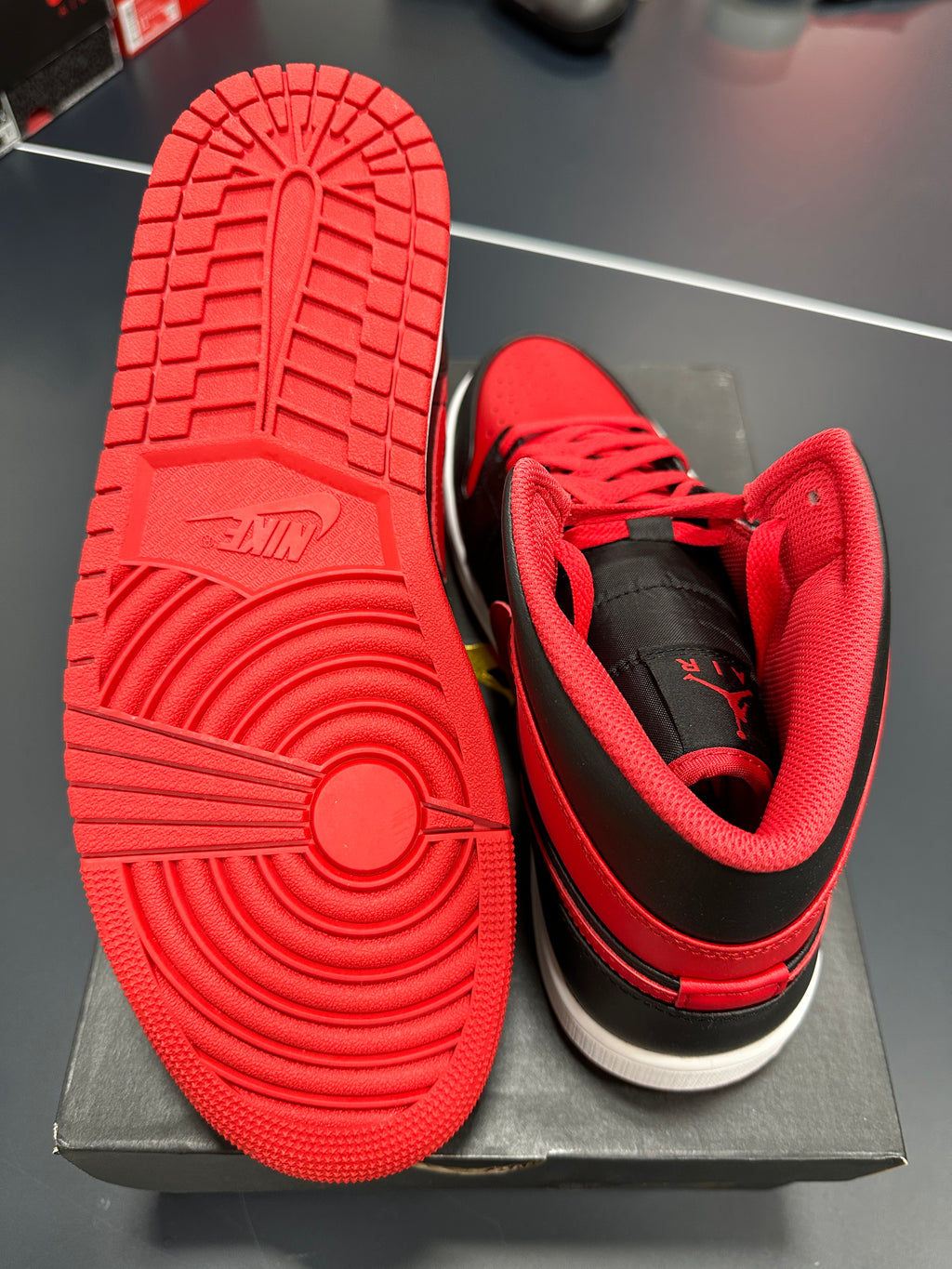 Air Jordan 1 Mid Bred Sz 10.5