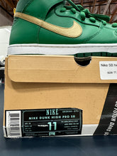 Load image into Gallery viewer, Nike SB Dunk High Saint Patricks Day Sz 11
