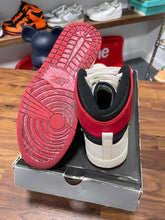 Load image into Gallery viewer, Air Jordan 1 Retro KO HI Sz 10.5 (2010)
