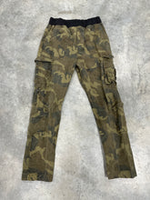 Load image into Gallery viewer, Richie Le Camo Cargos Sz M
